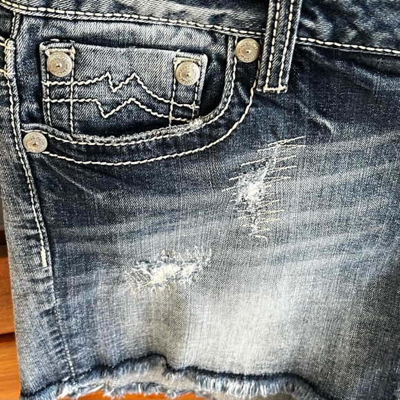 MISS ME DENIM BRAND: Distressed Signature Shorts - Picture 3 of 9